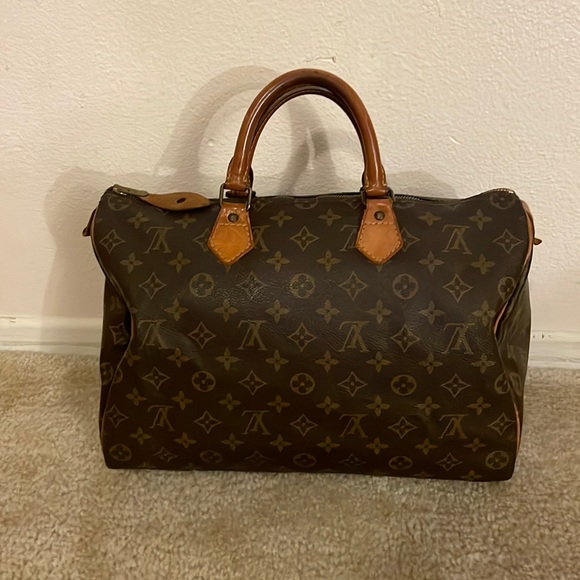 Louis Vuitton Handbags - EUC LOUIS VUITTON MONOGRAM SPEEDY 35
